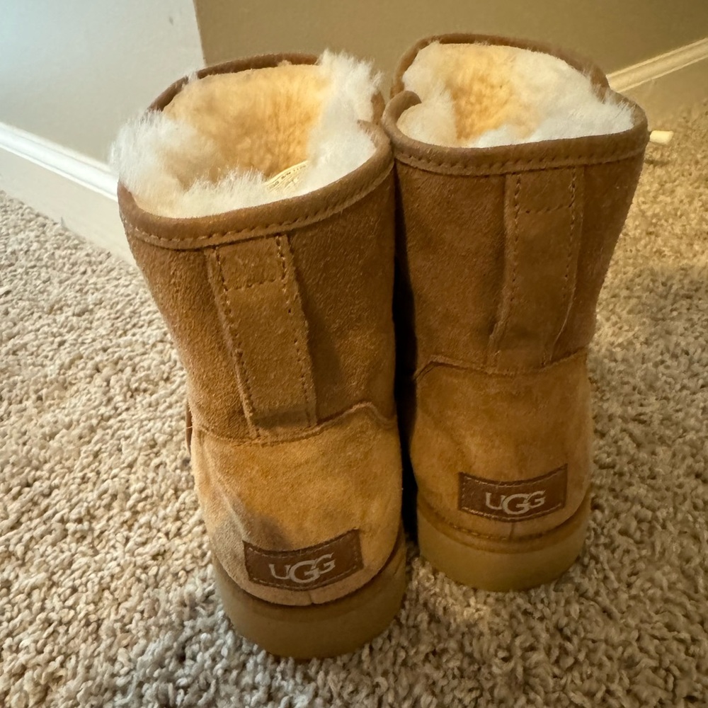 8.5 UGG boots worn once